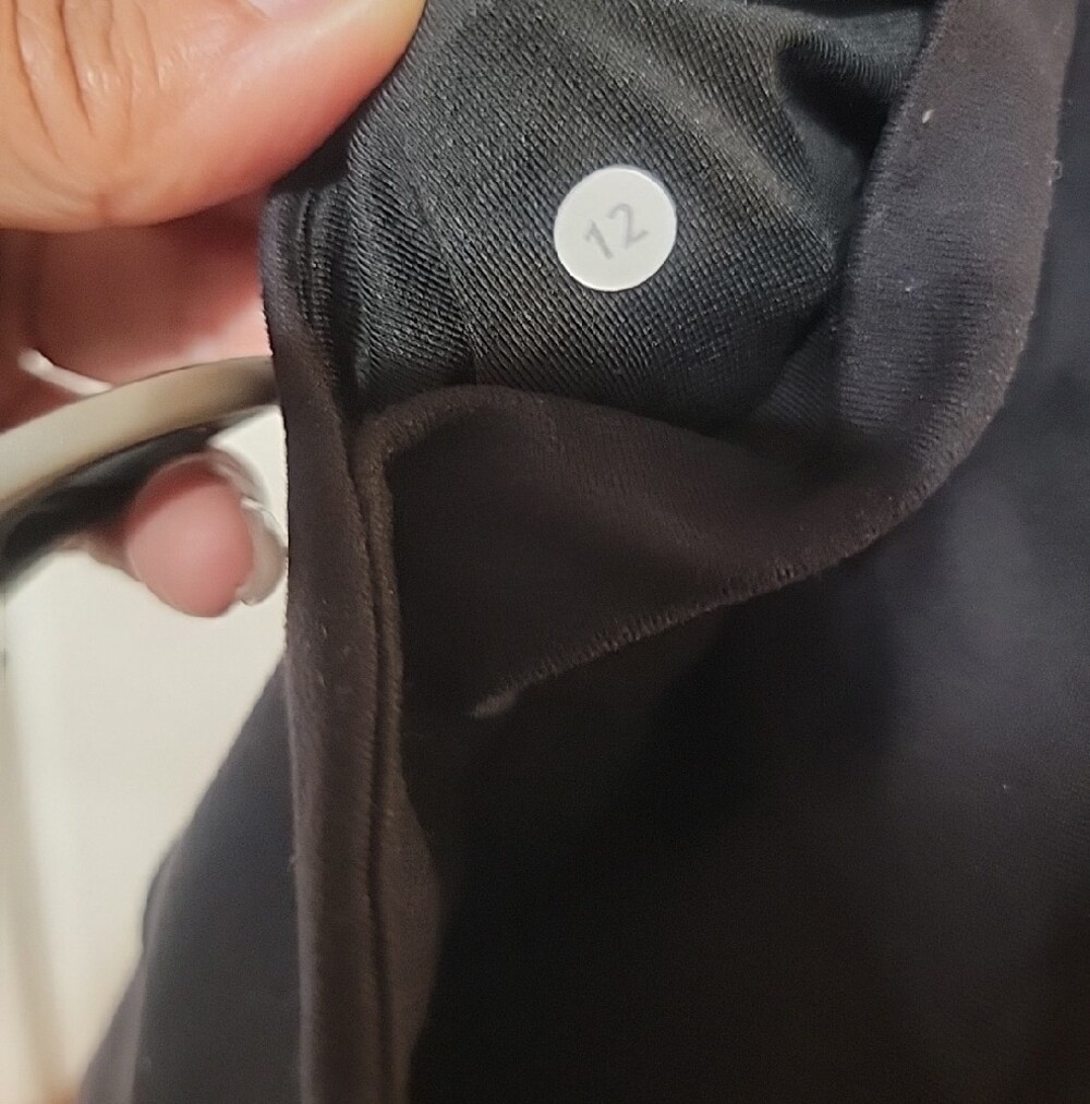 Lululemon Womens Cropped Leggings SZ 12 - Picture 3 of 5